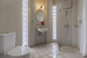 RedDoorz Plus near Dago Pakar