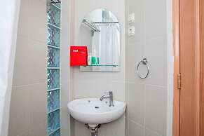 RedDoorz Plus near Dago Pakar
