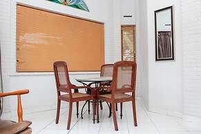 RedDoorz Plus near Dago Pakar