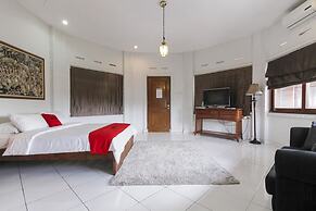 RedDoorz Plus near Dago Pakar