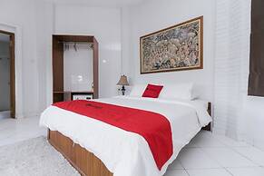 RedDoorz Plus near Dago Pakar