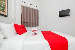 RedDoorz Plus near Dago Pakar