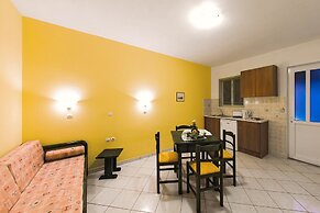 Remezzo Apartments & Studios