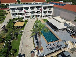 Remezzo Apartments & Studios