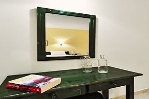 Remezzo Apartments & Studios