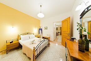 Remezzo Apartments & Studios