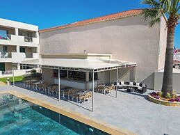 Remezzo Apartments & Studios