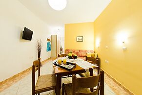 Remezzo Apartments & Studios