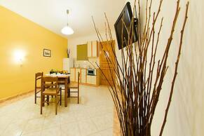 Remezzo Apartments & Studios