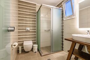 Remezzo Apartments & Studios