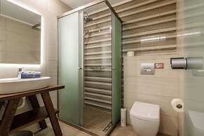 Remezzo Apartments & Studios