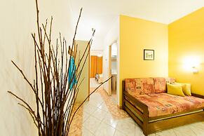 Remezzo Apartments & Studios