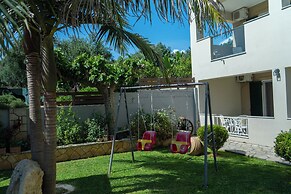 Remezzo Apartments & Studios