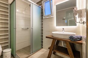 Remezzo Apartments & Studios