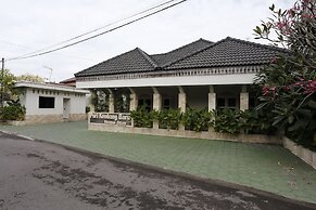 RedDoorz Plus near Adisucipto Airport 2