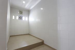 RedDoorz Plus near Adisucipto Airport 2