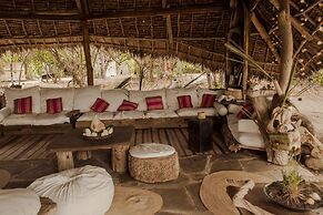 H12 Delta Dunes Lodge