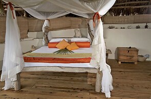 H12 Delta Dunes Lodge