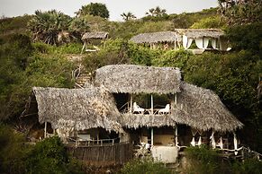 H12 Delta Dunes Lodge