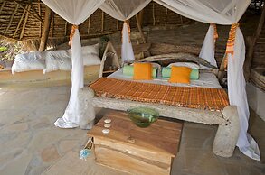 H12 Delta Dunes Lodge