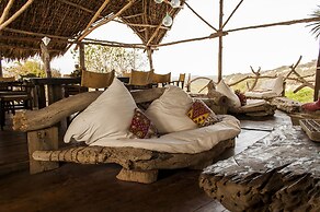 H12 Delta Dunes Lodge