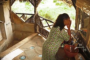 H12 Delta Dunes Lodge