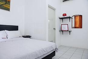 RedDoorz near Pantai Ria Kenjeran