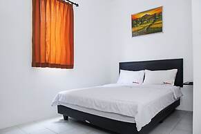 RedDoorz near Pantai Ria Kenjeran