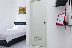 RedDoorz near Pantai Ria Kenjeran