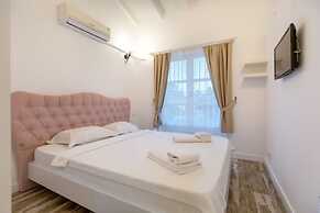 Alaroof Hotel