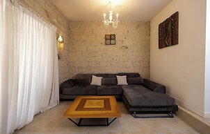 Alaroof Hotel
