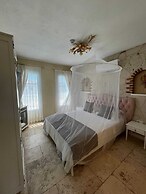 Alaroof Hotel