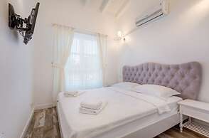 Alaroof Hotel
