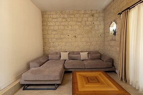 Alaroof Hotel