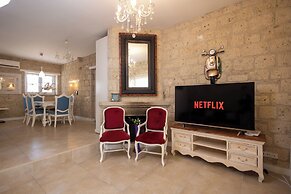 Alaroof Hotel