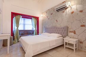 Alaroof Hotel