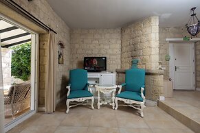 Alaroof Hotel