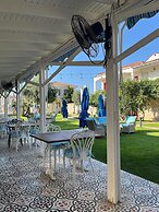 Alaroof Hotel