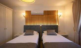 Alaroof Hotel