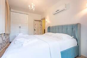Alaroof Hotel