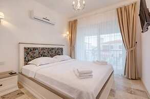Alaroof Hotel