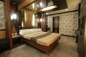 Victoria Court Escarpment - Pasig