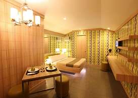 Victoria Court Escarpment - Pasig