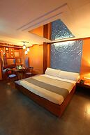 Victoria Court Escarpment - Pasig