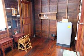 Baan Kun Tuad Ko Si Chang