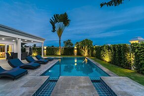Luxury Pool Villa 608