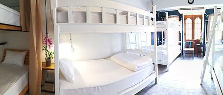 Bed In Town - Hostel