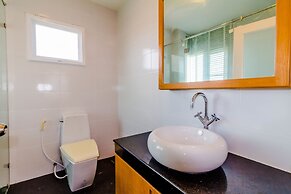 Chalong Hill Tropical Garden Homes