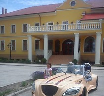 Hotel Plauter Kúria