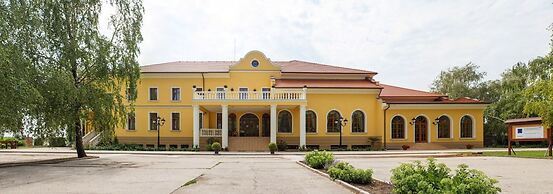 Hotel Plauter Kúria